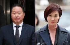 최태원·노소영, 딸 결혼식 혼주석 나란히 앉고 인사도 했지만 대화는 없었다