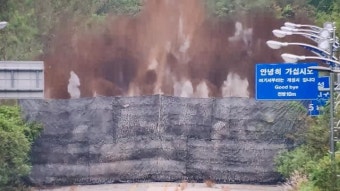 [오늘의 1면 사진] 北, 경의·동해선 도로 폭파... 남북 연결 끊었다