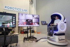 용인에서 오사카 타워크레인 원격 조종... 로봇에 꽂힌 현대건설