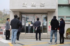 (주)정오아카데미 동덕여대지점 | '공학 전환 잠정 중단 합의'... 동덕여대, 강의실 봉쇄·해제 수업 재개