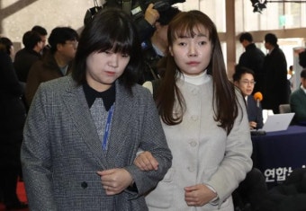'탄핵 투표' 김예지, 당에선 욕먹어도 5년째 '소신 행보'