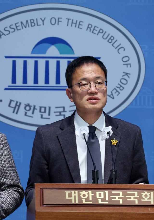 명태균 게이트, 비상계엄 선포로 정치권 혼돈 빚나