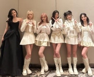 내년 컴백 아이브, 신곡 무대 깜짝 공개... 귀환에 쏠리는 기대