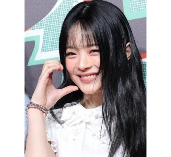 뉴진스 하니, 극성 팬 돌발 스킨십에 눈물... 