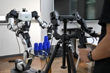 삼성전자, 인간 닮은 미래 로봇 경쟁 뛰어든다...로봇 전문 회사 최대주주 됐다