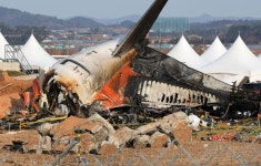 경찰도 로컬라이저 적절성 수사… 무안공항 관제탑·제주항공 등 압수수색
