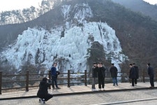영주호 용혈폭포, 겨울철 빙벽 장관 연출