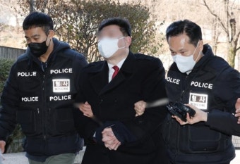 중국대사관·경찰서 난입 '캡틴 아메리카' 男 구속