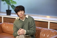 가수 이승윤, 9년 열애 끝 이달 결혼... 