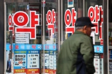 종근당 건기식 다이소에서 판다... 약국 반발 딛고 판매처 확대 성공할까