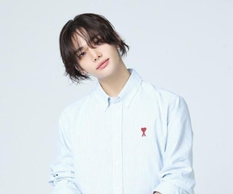 스트레이 키즈 현진, 생일 맞아 1억 기부... 