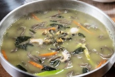 [여행카세] 뿔소라·톳·보말 한가득... 미역국도 제주는 다르다
