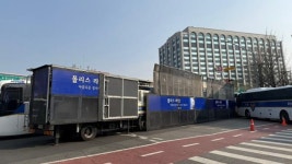 尹 운명의 날 헌재 앞 반탄파 한남동 관저로… 한강진역 무정차 통과