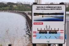 생태계 훼손 우려 영랑호 부교…철거 첫 관문 넘었다