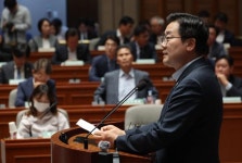 [속보] 민주당 조희대 대법원장 탄핵 일단 보류
