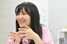 찌르는 순간을 줍습니다... 시인이 20년간 매년 여행하는 이유는 [인터뷰]