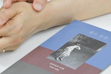 찌르는 순간을 줍습니다... 시인이 20년간 매년 여행하는 이유는 [인터뷰]