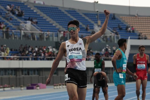 이재웅, 2025 아시아육상 남자 1,500m서 은메달 획득으로 한국에 첫 메달 안겨