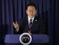 李 대통령, 남아공 대통령과 만나...취임 후 첫 대면 정상회담