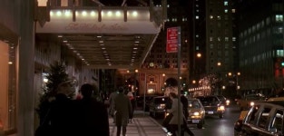 여인의 향기 나온 뉴욕 대표 호텔, 中 인수 후 8년 만에 재개장