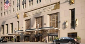 여인의 향기 나온 뉴욕 대표 호텔, 中 인수 후 8년 만에 재개장