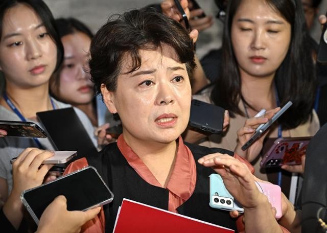국민의힘, 유튜버 전한길에 경고 처분…민주당 솜방망이 징계 비판