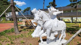 "파리대학 명예교수"... 청도 군수에 편지 보낸 "세계적 조각가"의 실체 [사건 플러스]