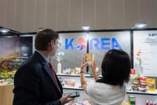 K-푸드 시식하고 스마트팜 체험…농업 외교로 APEC 주도할 준비 완료