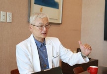"돈 없어 실명하는 사람 없도록" 109명에게 무료로 새빛 안겨준 의사