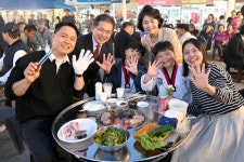 군위전통시장 야시장 바베큐 페스타 개장... 다음 달 1일까지