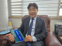 기초의회 의장이 관내 기업들 스토리 책 낸 이유... 기업이 빛나야 하니까