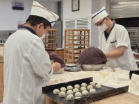 황남빵·십원빵·찰보리빵…경주 명물 재조명, 기대감 후끈