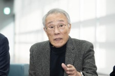 황석영, 금관 문화훈장 영예… 박천휴·성해나, 젊은예술가상 수상