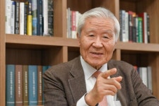 조갑제 