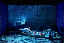 벵골 호랑이와 마주한 박정민… 잔혹한 인간에겐 더 많은 이야기가 필요하다