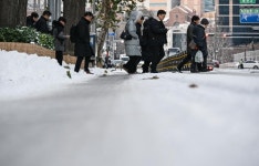 기습 폭설에 늑장 제설 논란... 서울시 시민 기대 못 미쳐