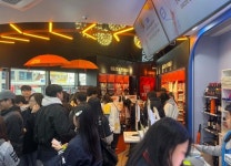 이제 프로야구다… 야구 붐에 올라타려는 유통업계 열전 [New & Good]