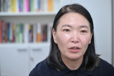 그녀가 매일 새벽 주유소 가격 살피는 사연... 은퇴했던 석유 감시단의 귀환