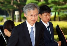조희대 거부 선언에 정면 반박한 靑… 출구 못 찾는 대법관 인선 갈등