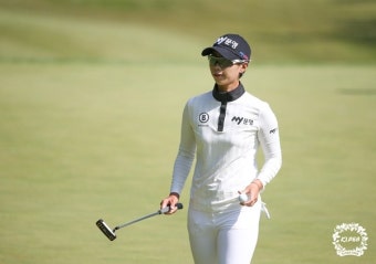 No.1과 경기에도 주눅들지 않은 안나린, 10타 차 선두