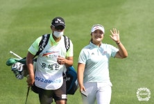 '섬 소녀' 유해란, 국대-신인왕 선배 최혜진 누르고 초대 퀸 등극