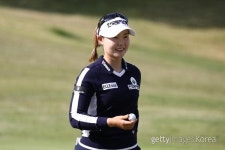 ‘54홀 노보기’ 임희정, 3R 선두... 한국인 통산 200승 보인다