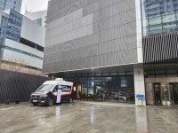 상암동에 타이틀리스트 밴이 떴다… “왜?”