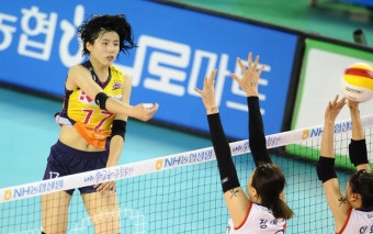 '퍼펙트 3연승' 흥국생명, 도로공사에 3:0 완승으로 선두 질주