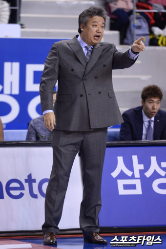 승장 삼성생명 임근배 감독 