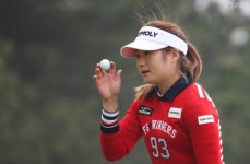 이틀 연속 선두 이정은, 롯데렌터카 오픈 정상 향한 질주