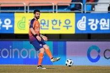 철의 장막 발렌티노스, 강원 수비강화의 핵심