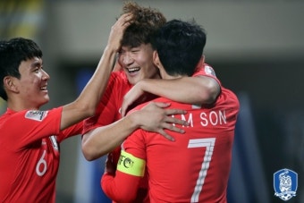 [아시안컵] '황의조ㆍ김민재 골' 한국, 중국에 2:0 승리로 3연승 조 1위