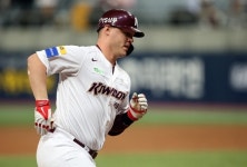 '샌즈 역전 그랜드슬램' 키움, KT에 7:3 승리