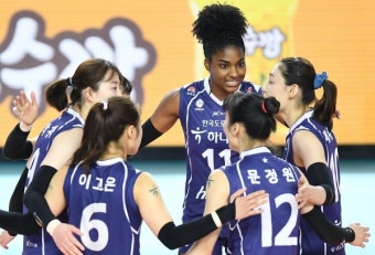 '시즌 최단시간 경기' 도로공사, 흥국생명 3연패 몰며 3위 굳히기